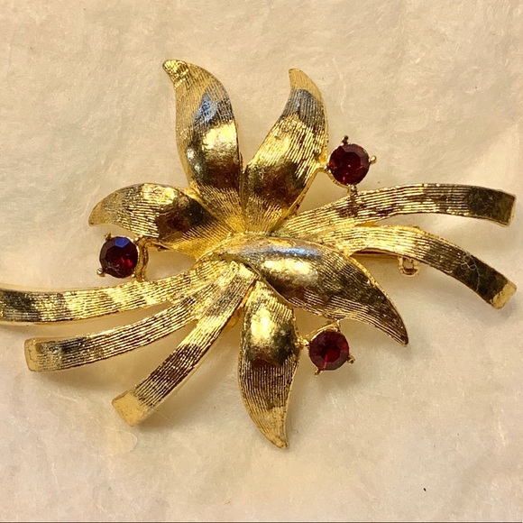 Vintage Brooch Pin Gold-tone with Red Rhinestones - Picture 1 of 6